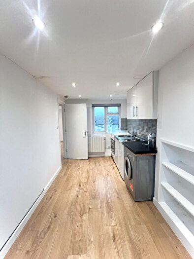 Studio To Rent In Kimberley Road, N18