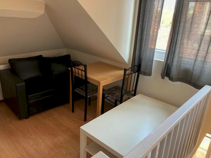 Studio To Rent In Golders Way, London, NW11