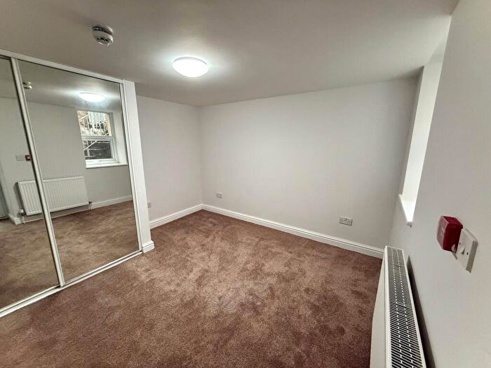 2 Bedroom Apartment To Rent In Bay View Road, LL29