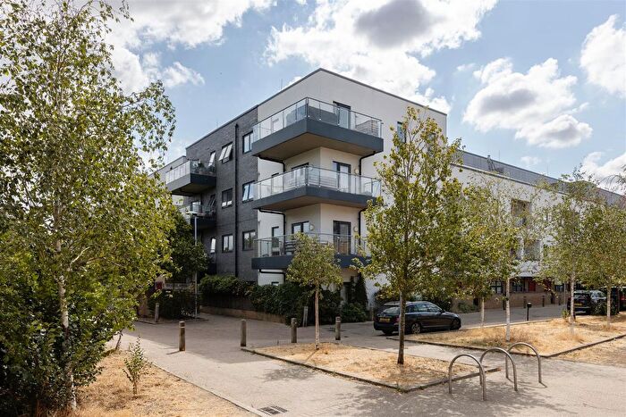 3 Bedroom Flat For Sale In Thornbury Way, Walthamstow, E17