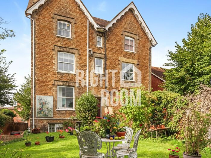 1 Bedroom Flat To Rent In One Bed Flat, Guildford Station, GU1