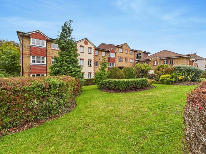 2 Bedroom Flat For Sale In Croydon Road, Caterham, CR3