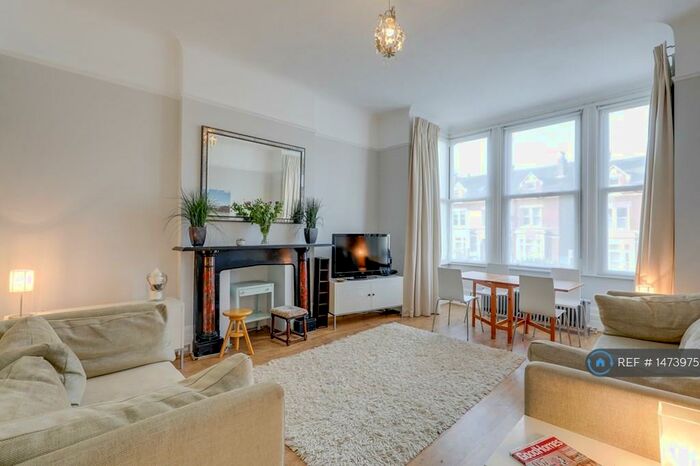 2 Bedroom Flat To Rent In Norwood Road Se, London, SE24