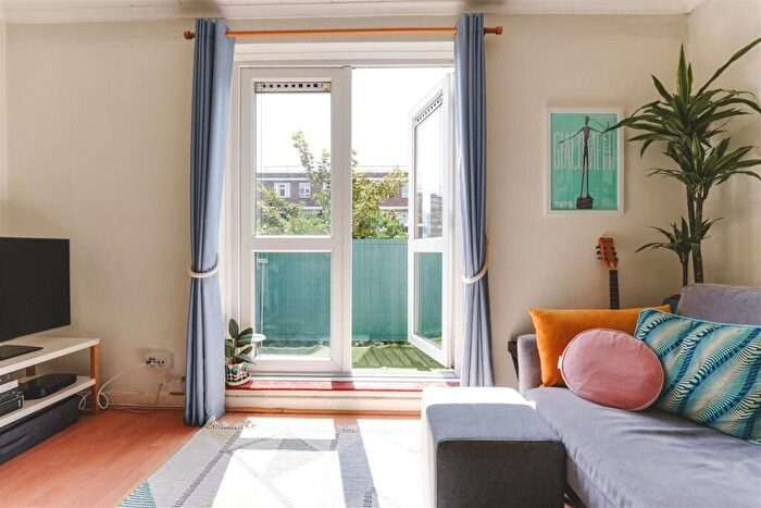 3 Bedroom Flat To Rent In Geffrye Estate, Islington, London, N1