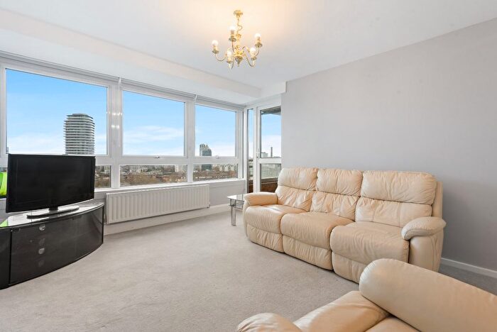 2 Bedroom Flat To Rent In Gaitskell Court, Shuttleworth Road, SW11