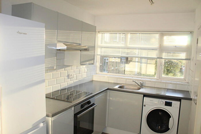 3 Bedroom Flat To Rent In Baring Road, Grove Park, SE12