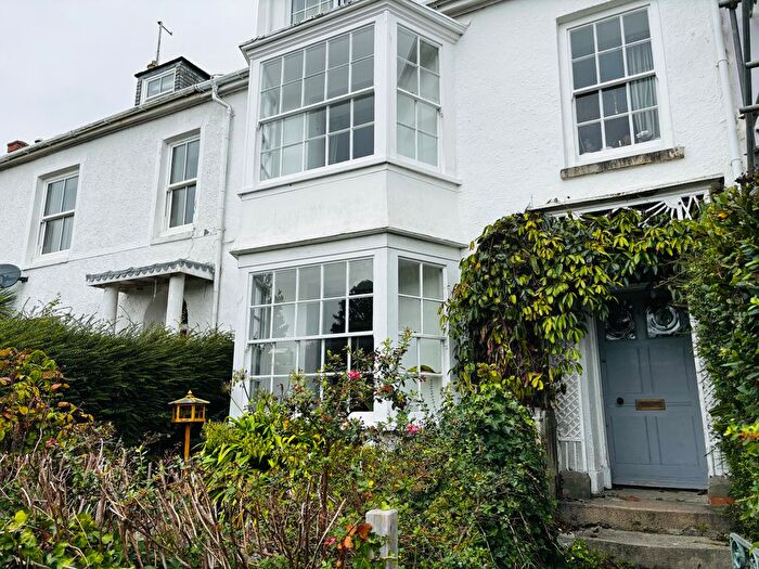 2 Bedroom Flat To Rent In North Parade, Penzance, TR18