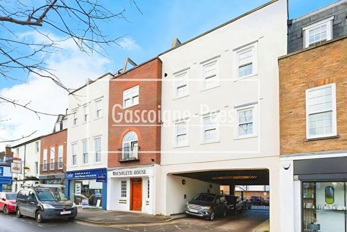 1 Bedroom Flat To Rent In Waynflete House, Esher, KT10