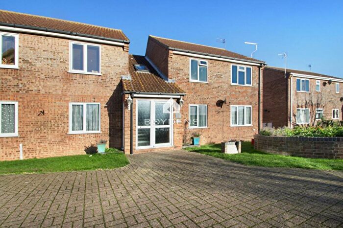 2 Bedroom Flat To Rent In Chelmer Close, Kirby Cross, CO13