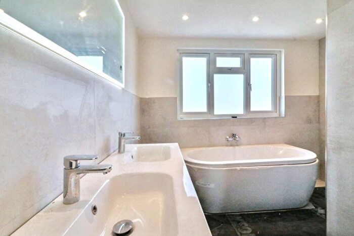 1 Bedroom House Of Multiple Occupation To Rent In Room - Carlton Avenue, Harrow, HA3