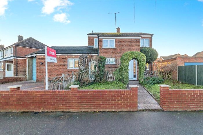 4 Bedroom Detached House For Sale In Capshill Avenue, Leighton Buzzard, Bedfordshire, LU7