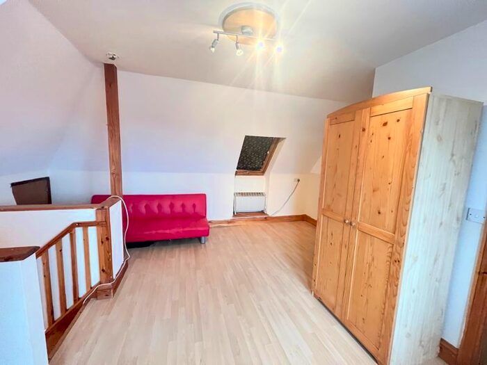 Studio To Rent In Hertford Road, London, N9