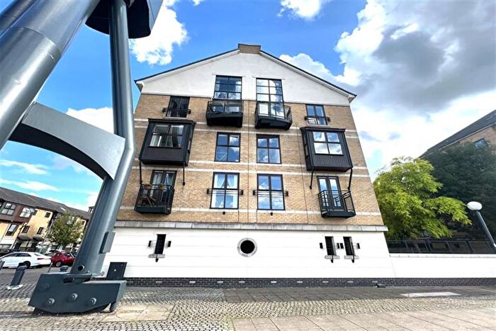 2 Bedroom Flat To Rent In Constable Avenue, London, E16