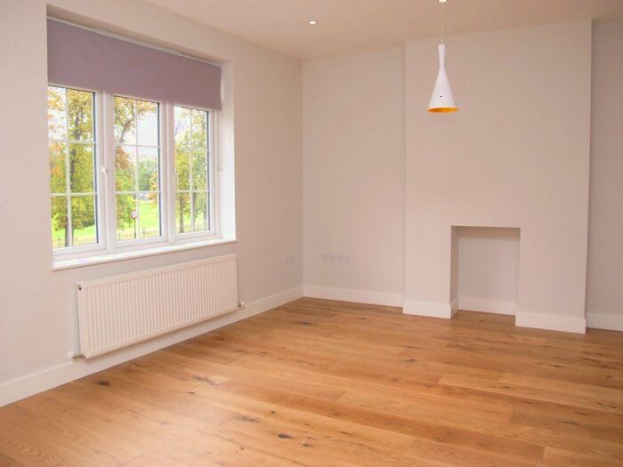 3 Bedroom Flat To Rent In Norwood Road, Herne Hill, London, SE24