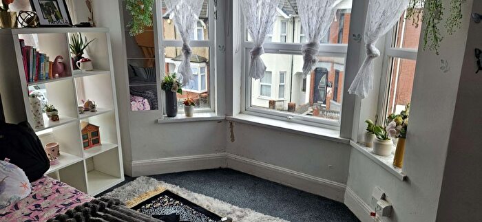 2 Bedroom Maisonette To Rent In Luton, LU1
