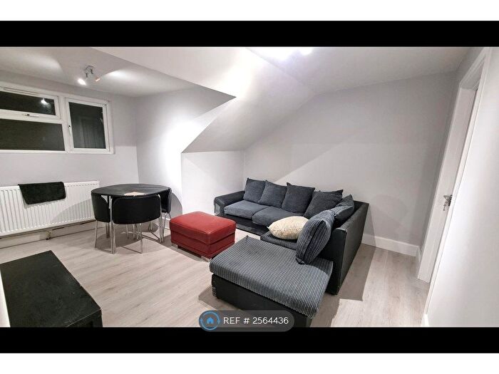 2 Bedroom Flat To Rent In Station Road, London, SE25