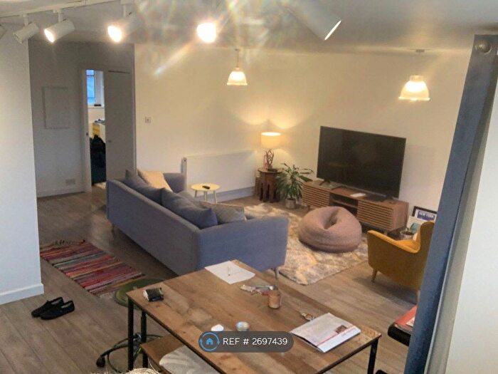 2 Bedroom Maisonette To Rent In Romulus Court, Brentford, TW8