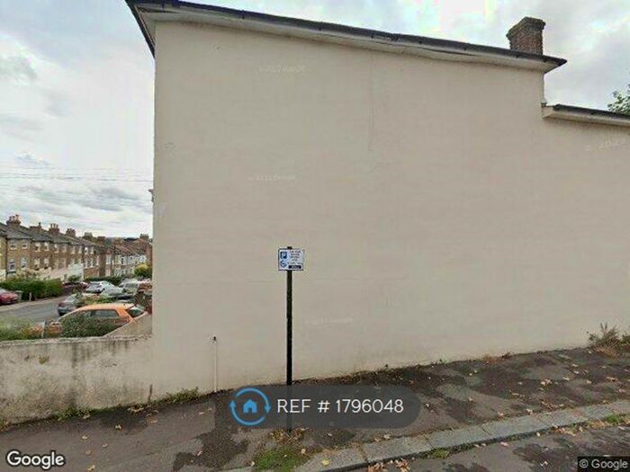 1 Bedroom Flat To Rent In Faversham Road, London, SE6