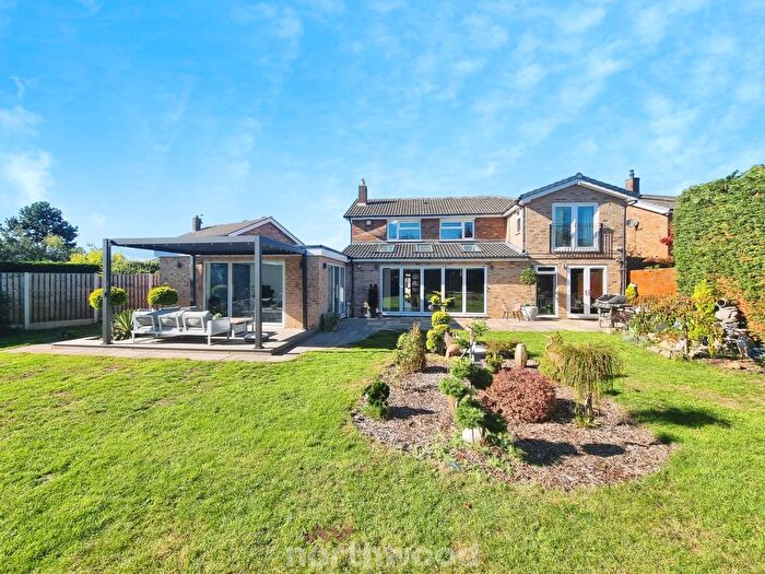 5 Bedroom Detached House For Sale In Checkstone Avenue, Bessacarr, Doncaster, DN4