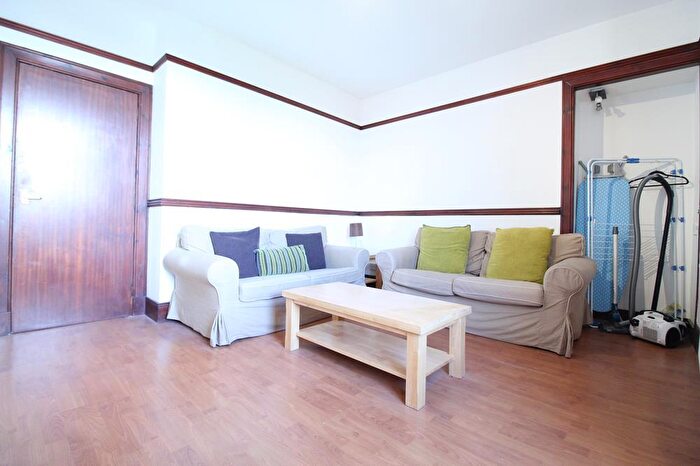 2 Bedroom Flat To Rent In Union Grove, First Floor Right, AB10