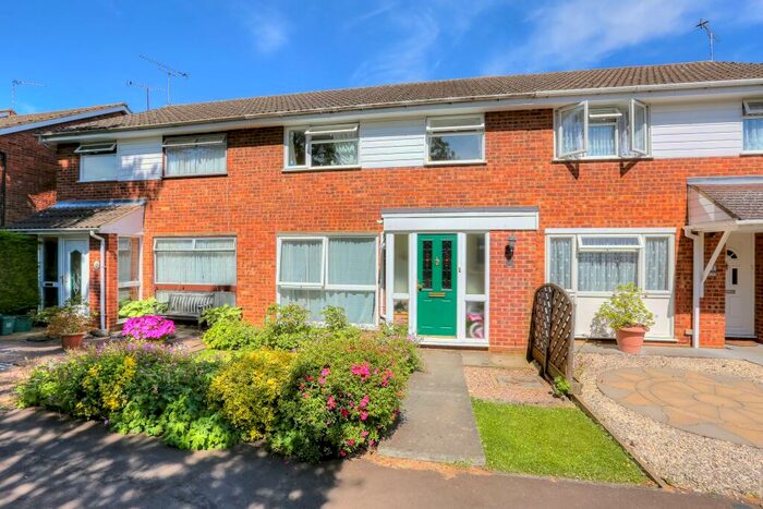 3 Bedroom House To Rent In Knowle Drive, Harpenden, Herts, AL5