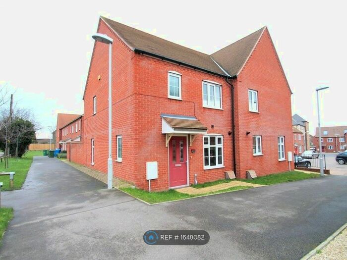 3 Bedroom Semi-Detached House To Rent In Symonds Drive, Sittingbourne, ME10