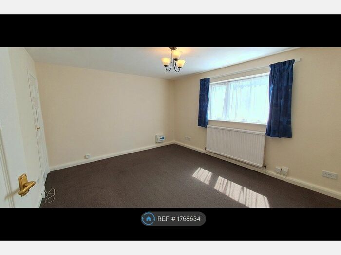 2 Bedroom Flat To Rent In Chesterfield Road North, Pleasley, Mansfield, NG19