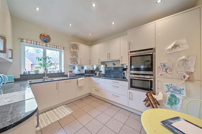 3 Bedroom Flat For Sale In Heathbourne Road, Bushey Heath, WD23
