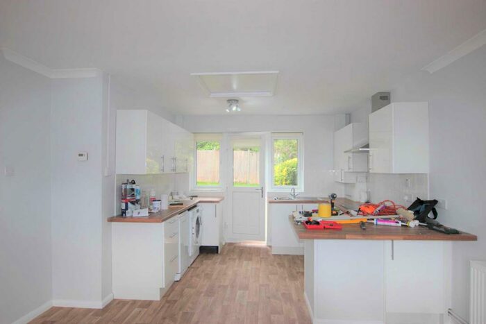 2 Bedroom House To Rent In Pine Road, New Southgate, N11