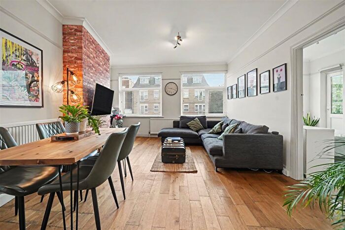 2 Bedroom Flat For Sale In East End Road, London, N3