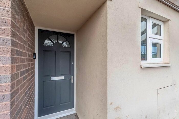 2 Bedroom Flat To Rent In Woodrow Centre, Redditch, B98