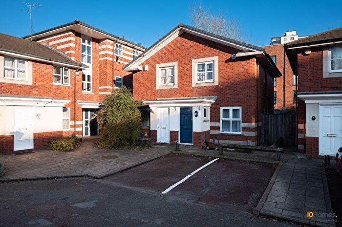 2 Bedroom Semi Detached House For Sale In Linen Court, Salford, M3