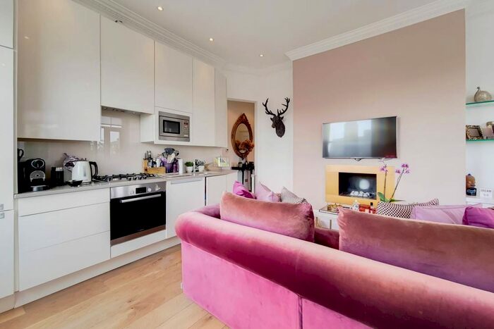 2 Bedroom Flat To Rent In Grove Park Terrace, Grove Park, London, W4
