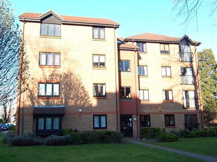 2 Bedroom Apartment To Rent In Adams Close, Surbiton, KT5