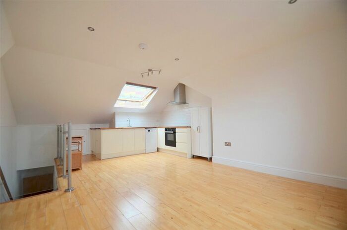 2 Bedroom Flat To Rent In Garlands Road, Redhill, RH1