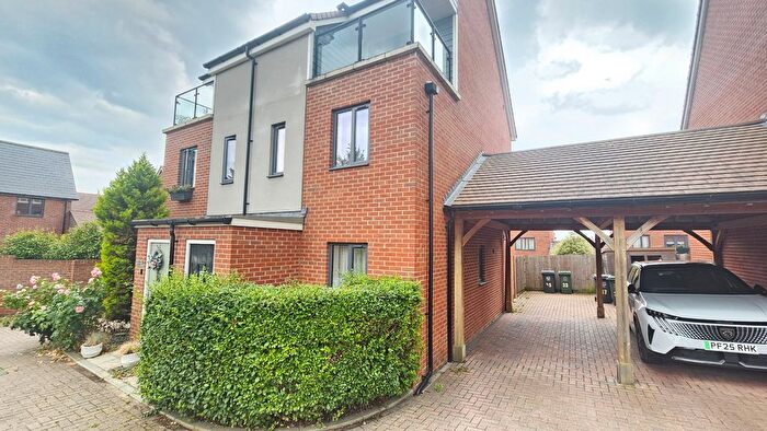 3 Bedroom Semi-Detached House To Rent In Bailey Drive, Swanscombe, DA10