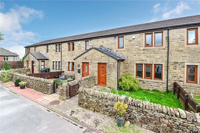 3 Bedroom Town House For Sale In Valley Heights, Denholme, BD13