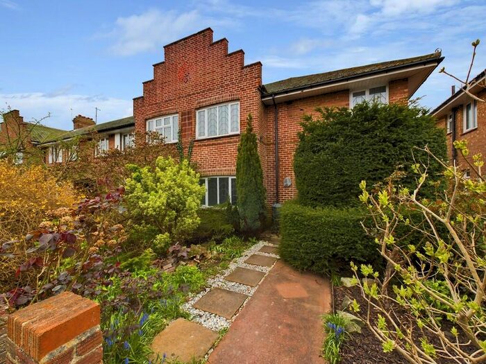 3 Bedroom Semi-Detached House To Rent In Hurst Avenue, Worthing, BN11