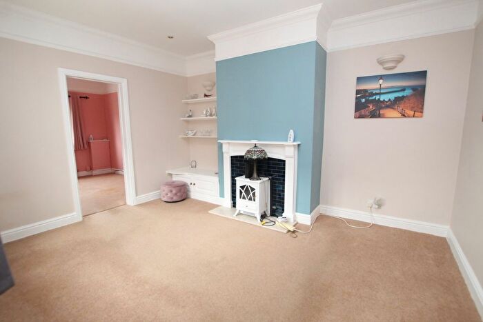 2 Bedroom Semi-detached Bungalow For Sale In Sheep Walk, Shepperton, TW17