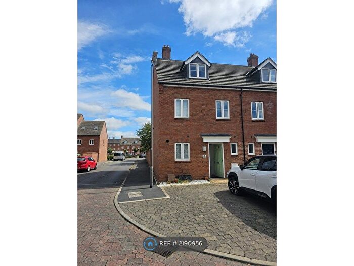 3 Bedroom Semi-Detached House To Rent In Chappell Close, Aylesbury, HP19