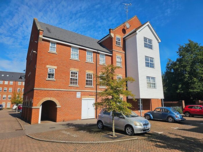 2 Bedroom Flat For Sale In Florey Gardens, Aylesbury, HP20