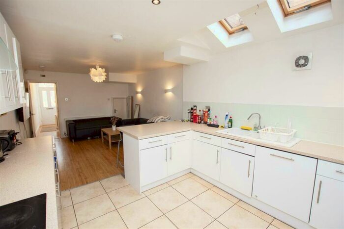 7 Bedroom House To Rent In Dawlish Road, Birmingham, B29