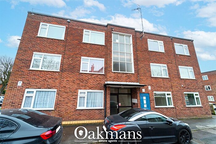 2 Bedroom Flat For Sale In Wingate Close, Birmingham, West Midlands, B30