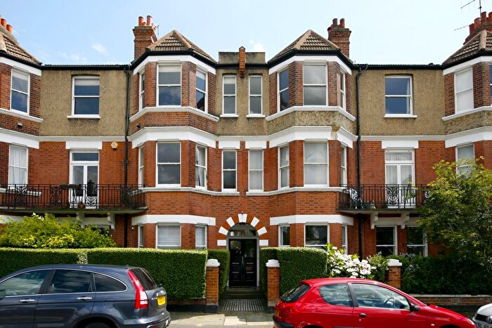 3 Bedroom Flat To Rent In Alwyne Road, London, SW19