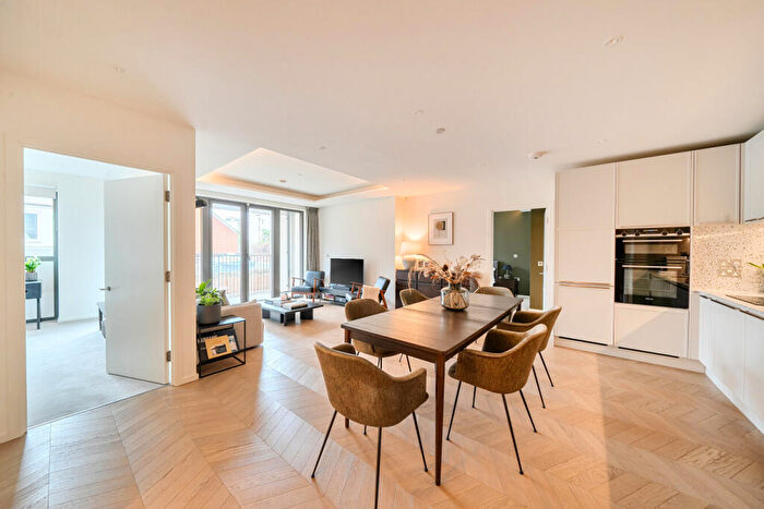 2 Bedroom Flat For Sale In Farnfield Close, London, N8