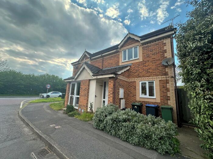 2 Bedroom Property To Rent In Cepen Park North, Chippenham, SN14