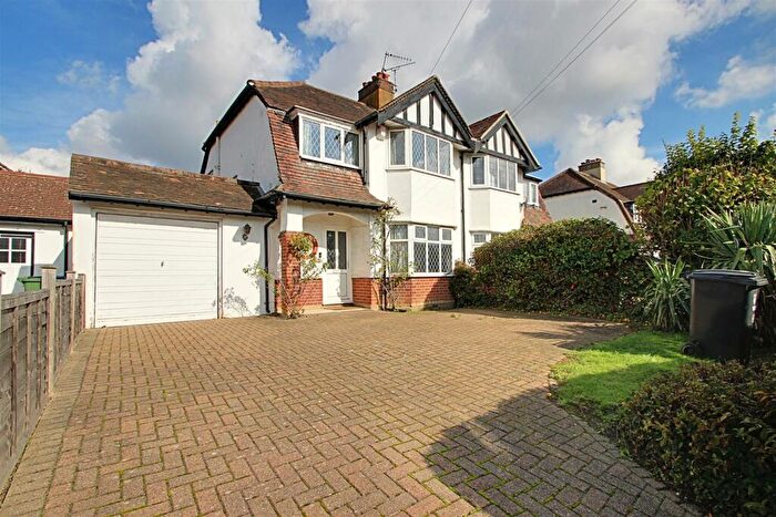 3 Bedroom Semi-Detached House For Sale In Adeyfield Road, Hemel Hempstead, HP2