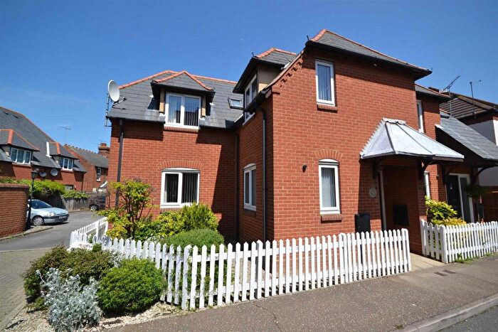 2 Bedroom Semi Detached House To Rent In Kings Road, Burnham-on-Crouch, CM0