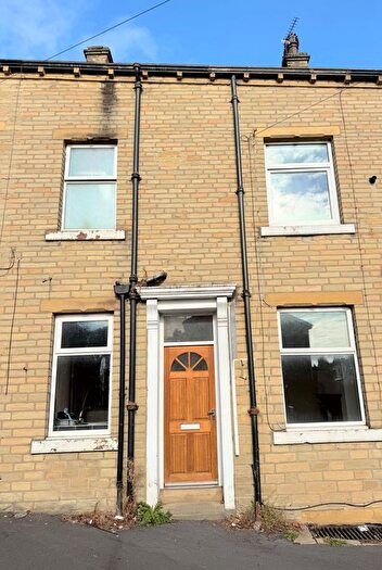 2 Bedroom Terraced House For Sale In East Park Road, Halifax, HX3