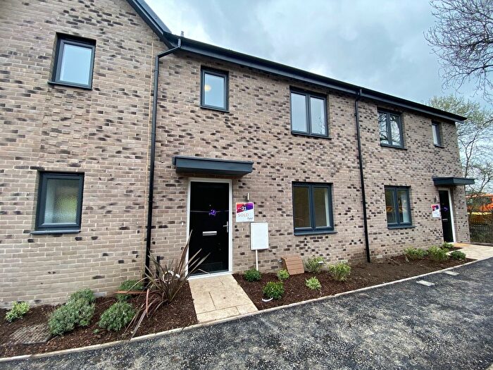 3 Bedroom Town House To Rent In Woodyard Avenue, Chesterfield, S41